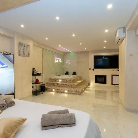 Vulcania Suitea Apartment *